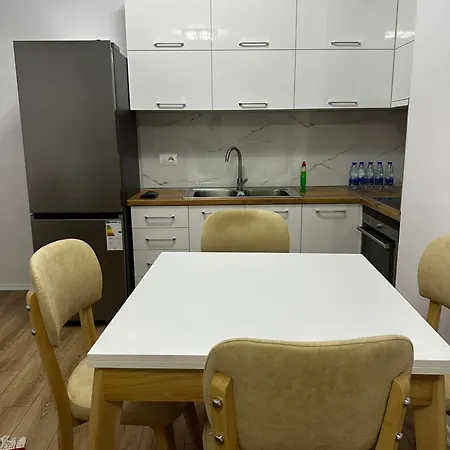 Kleo - Univers Apartment Ljaknasi