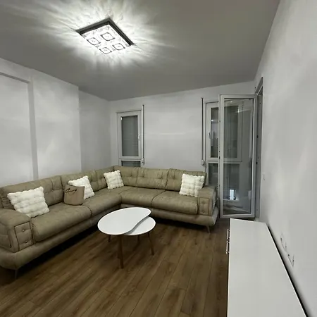 Univers City Apartment 3 , Tirana 公寓
