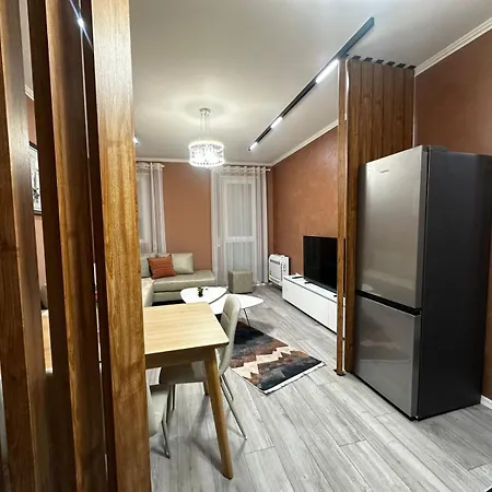 Univers 3 , Tirana Ljaknasi